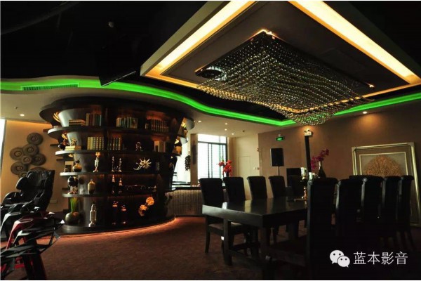 成都阳台变养生天堂，桑拿板吊顶打造休闲空间(成都桑拿板多少钱一平)